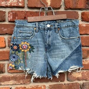Blank NYC Embroidered Multicolored Floral The Barrow Blue Denim Zip Up Shorts 26
